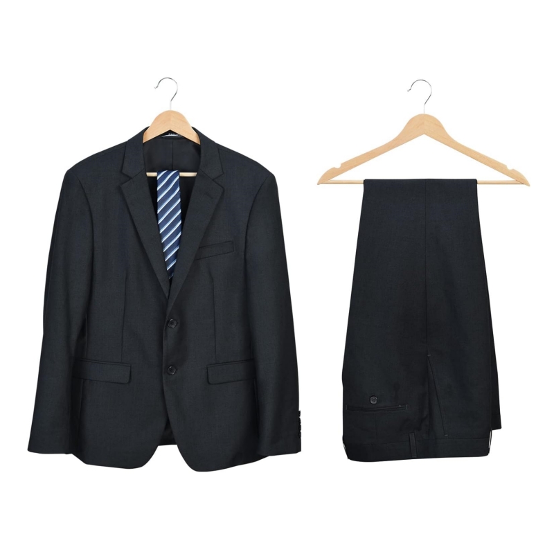 Material selection of wooden clothes hanging and its influence on home style