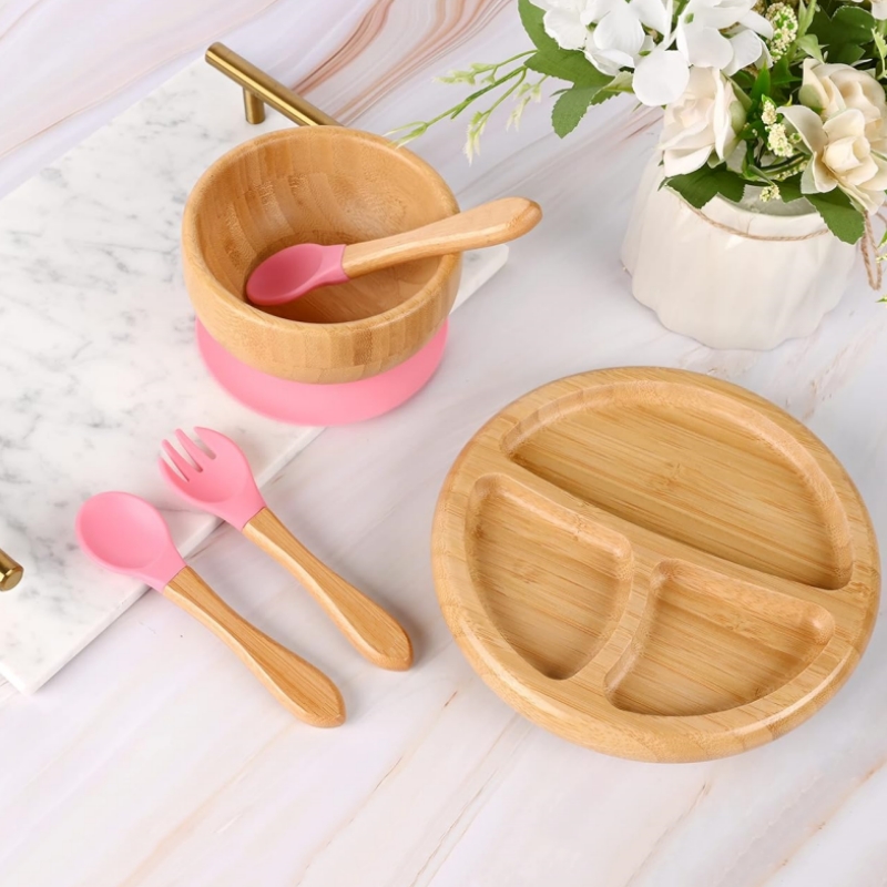 Choose a bamboo baby bowl for your child to make the table more environmentally friendly