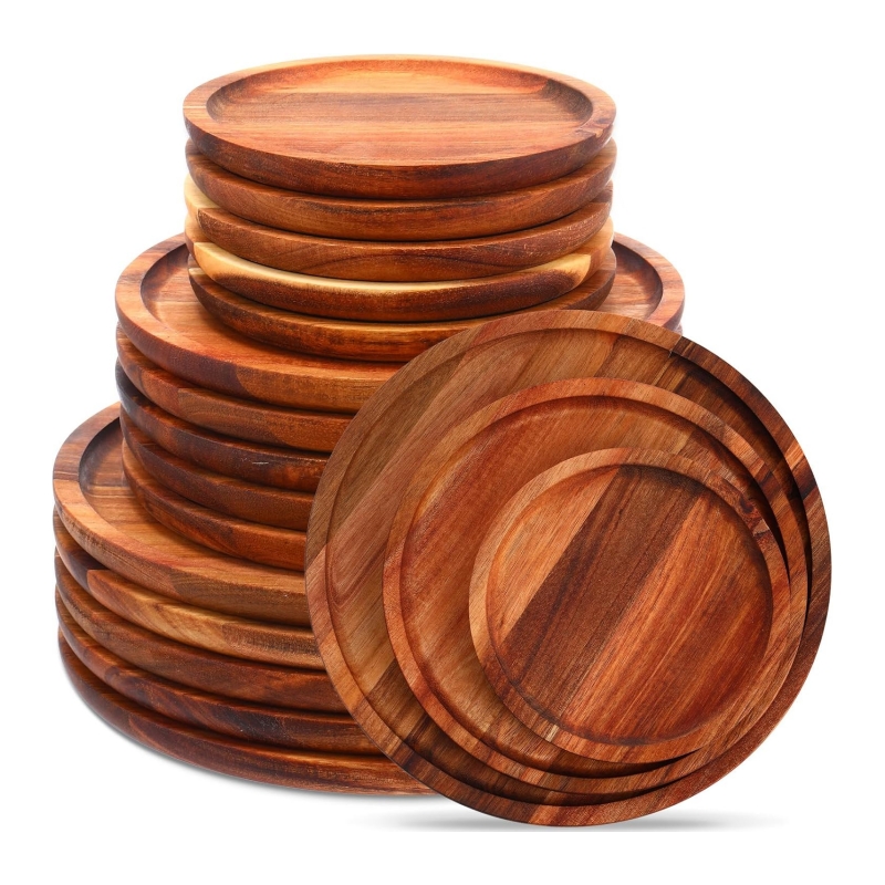 Wooden plates create a natural and fresh dining space