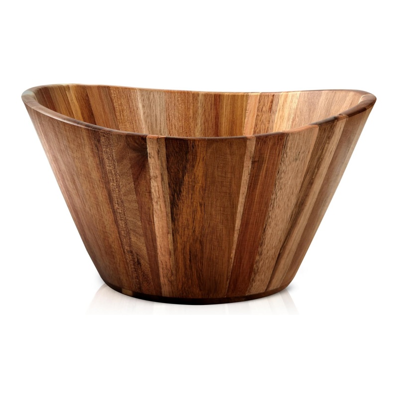 The wooden salad bowl makes your salad fresher and more delicious