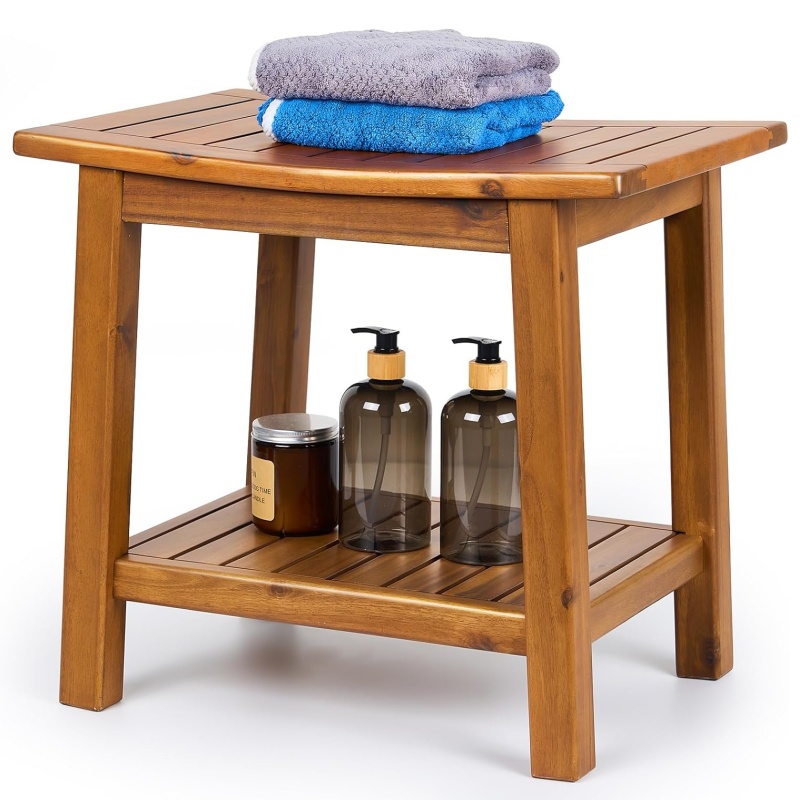The design of the wooden bathroom stool makes the bathroom warm