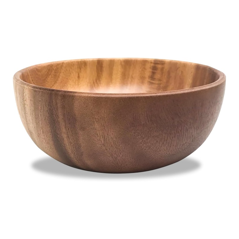 The wooden salad bowl conveys a natural and simple aesthetic of life