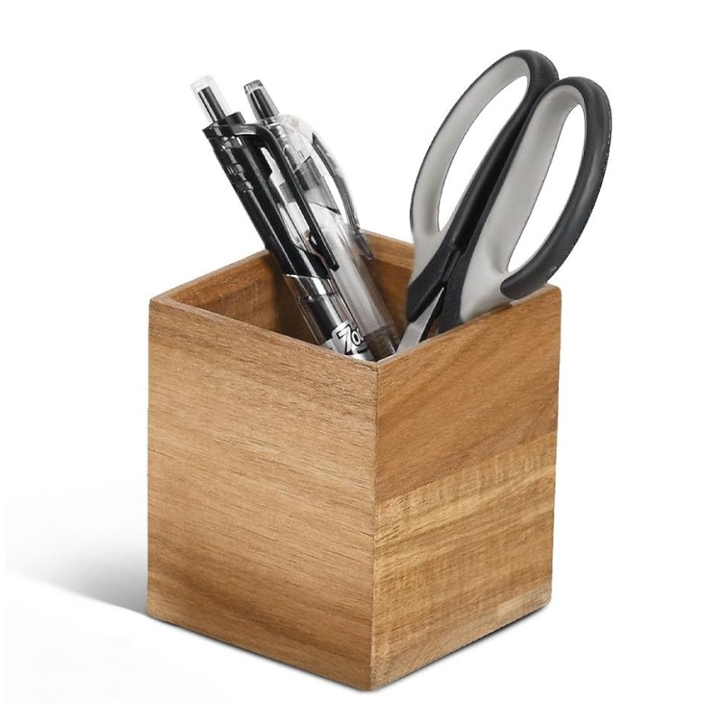 How to match a wooden pen holder with a modern and simple style desk