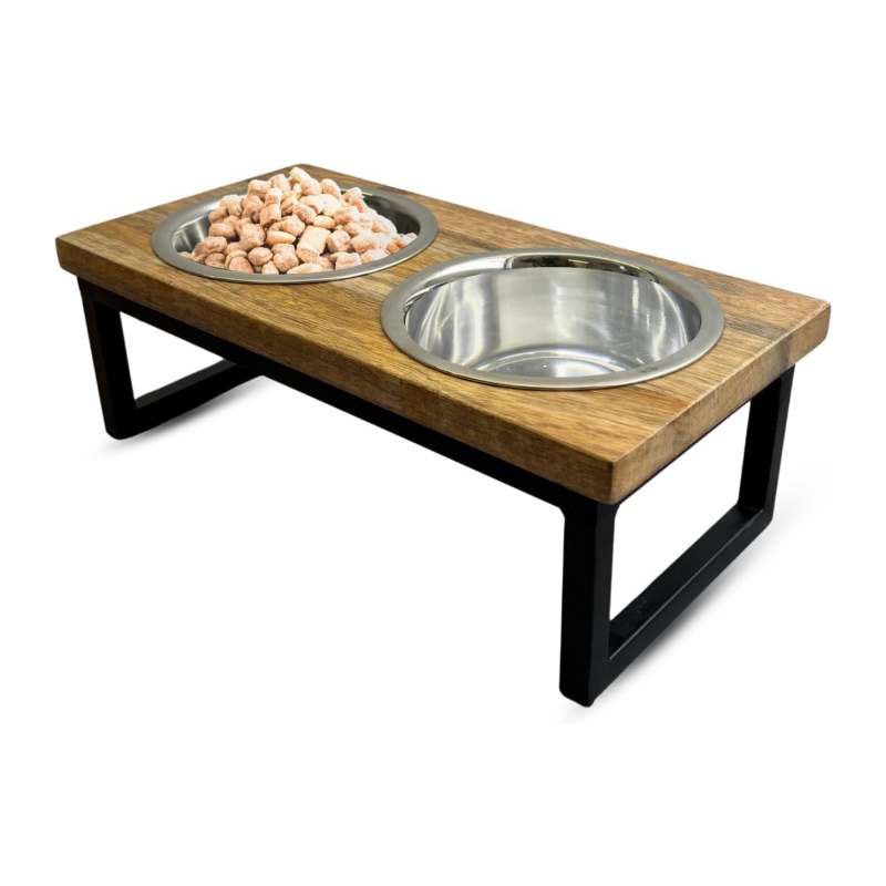 The healthy material of the wooden pet feeding rack provides protection for pets to eat