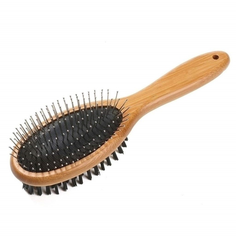 Bamboo hair combs allow pets to enjoy meticulous care