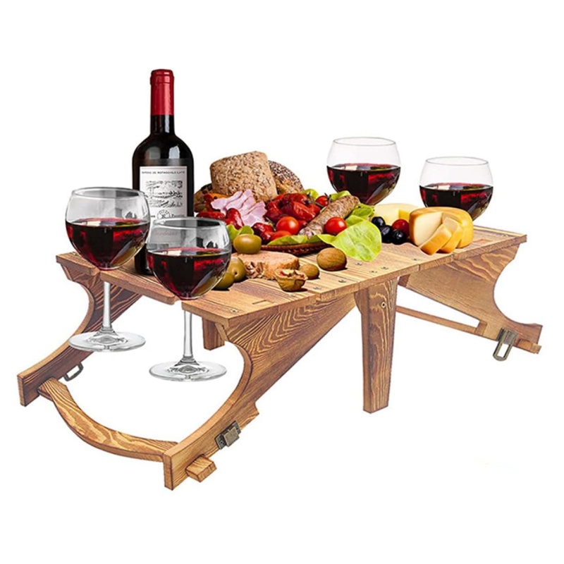 A choice of wooden tables for easily creating a warm picnic time