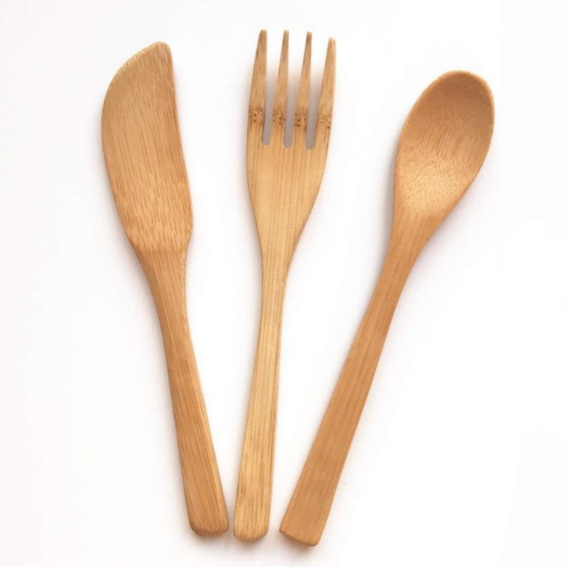 The bamboo tableware set brings you a relaxed and pleasant dining experience
