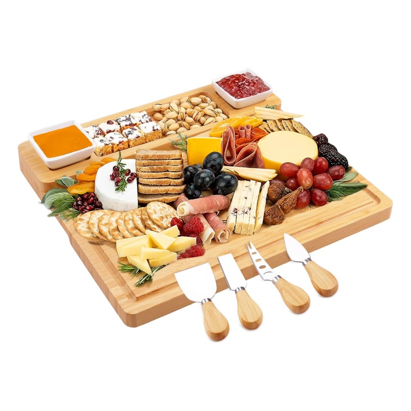 The natural texture of bamboo cheese board shows off the high-level feeling of the plate