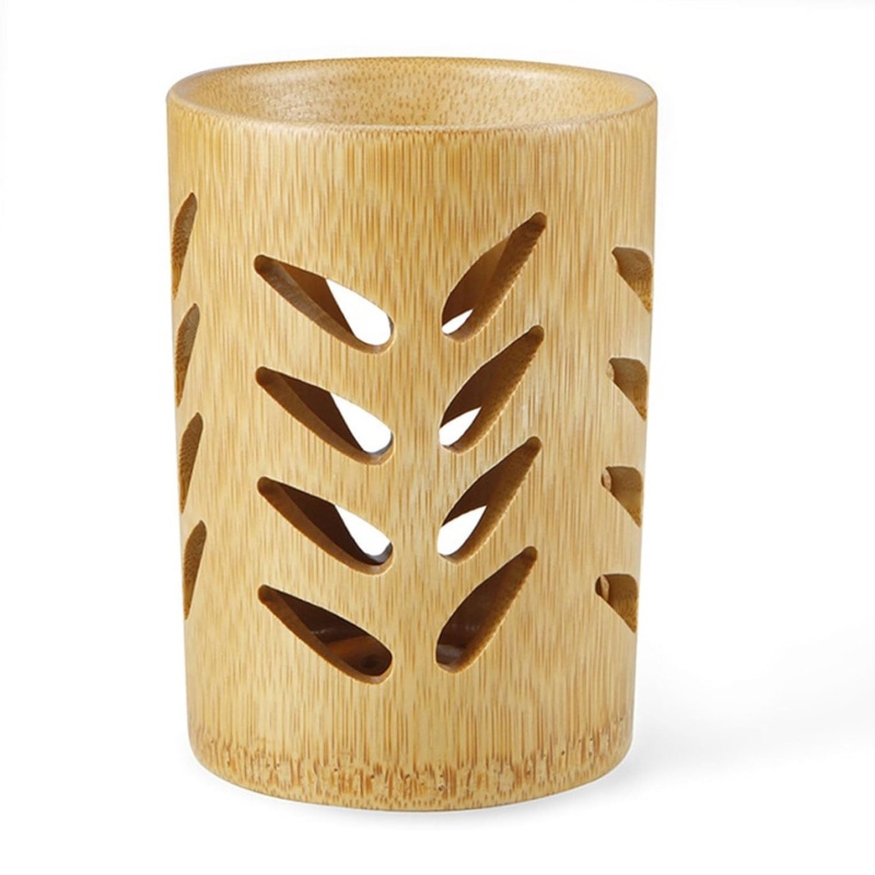 The bamboo toothbrush holder with a hollow drainage design is less prone to bacterial growth.
